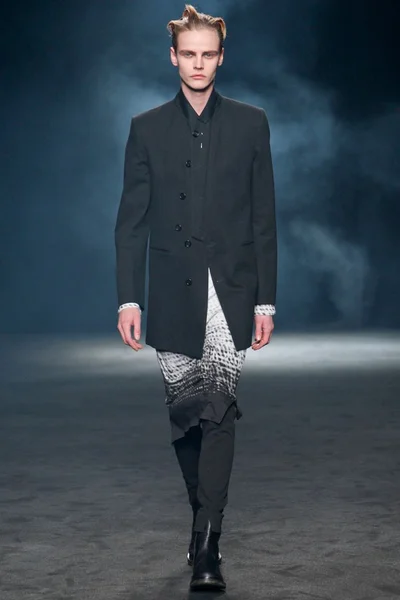 Look 28